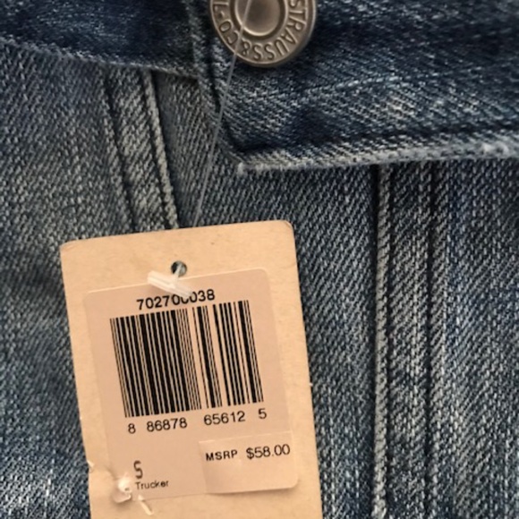 Levi’s Women's Long Sleeve Medium Wash Distressed Denim Jacket Size Small NWT - Picture 11 of 11